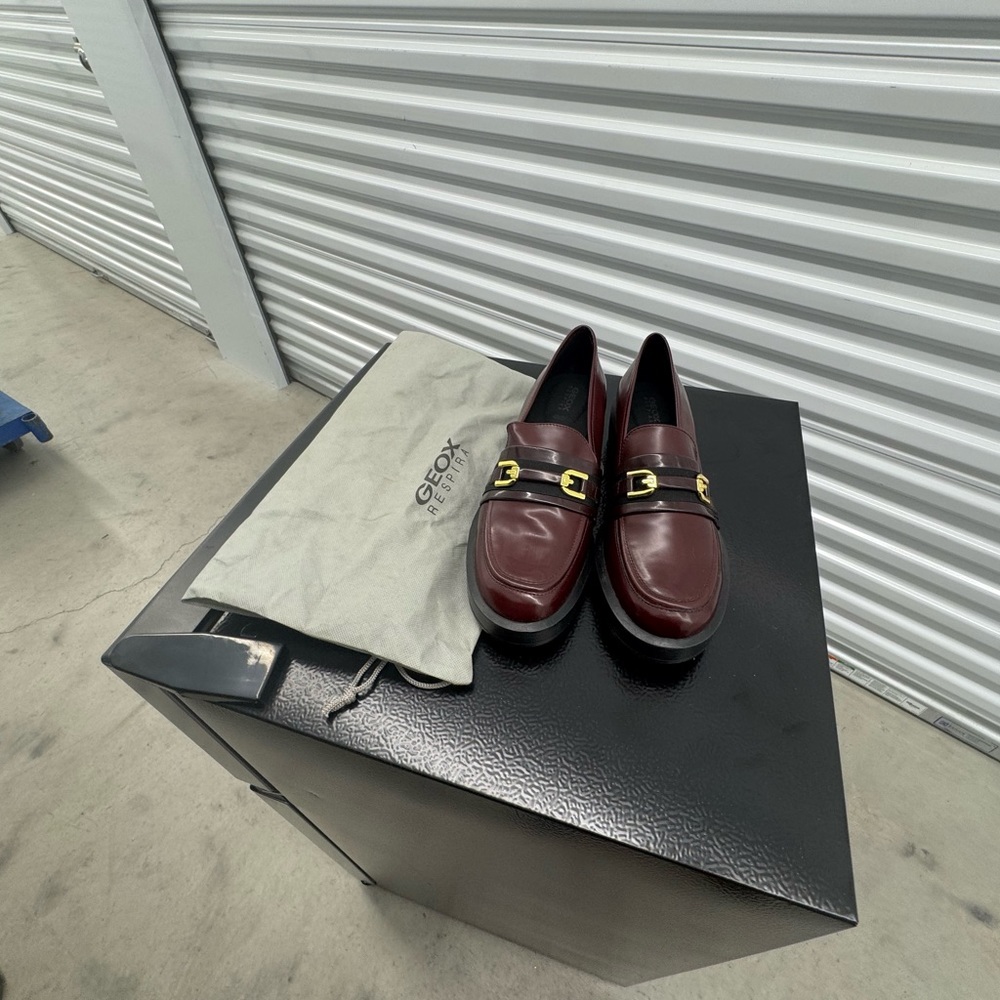 Geox Burgundy Loafers with Gold Accents real patent leather - Picture 3 of 4